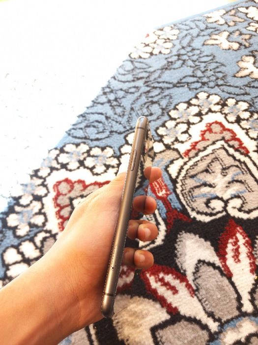 IPhone 11 sotiladi holati yaxshi karobka dokmentibor zaryadchik chexol