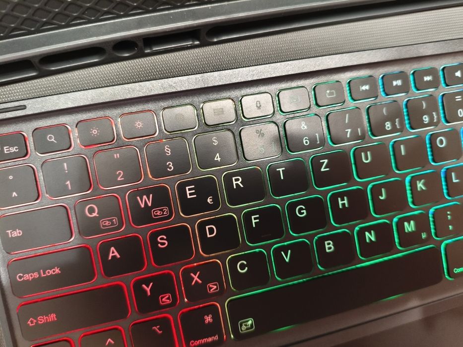 Husă cu tastatură pt iPad Air 13” M3 2025  M2 2024 și iPad Pro 12.9”