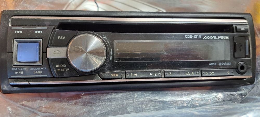CD/MP3 Alpine CDE-131R. USB