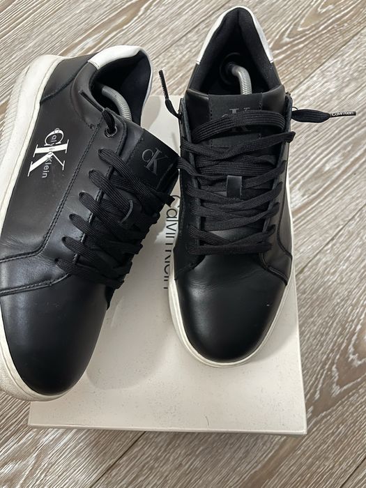 Calvin Klein adidasi originali