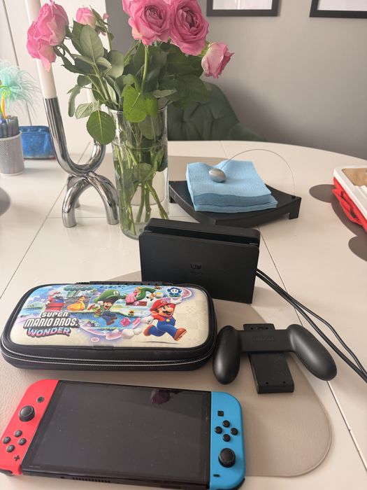 Vand Nintendo switch  folosit o data