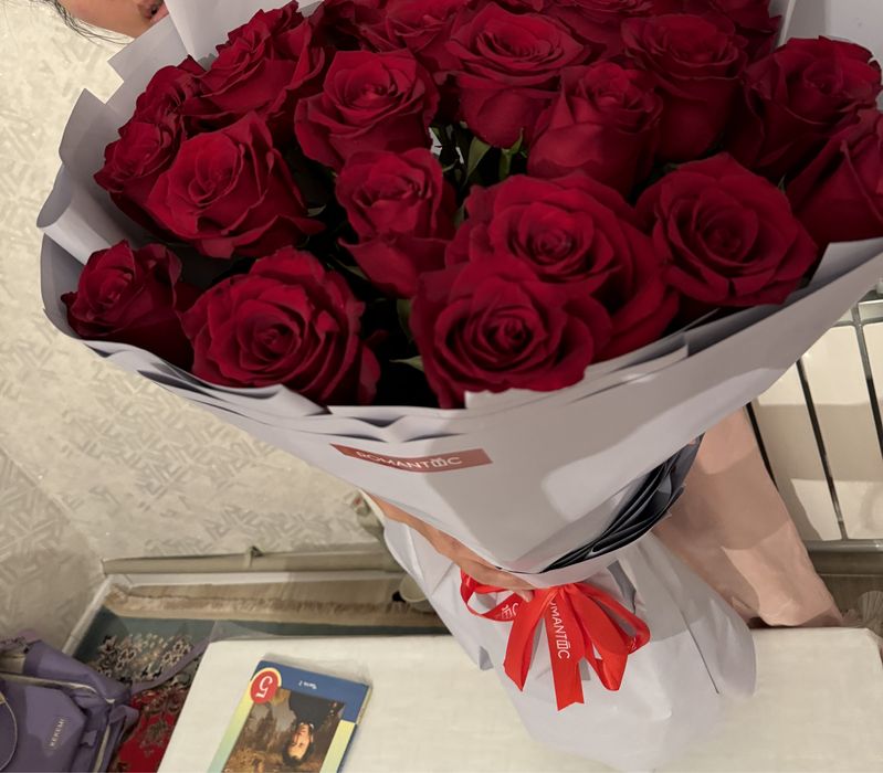 Цветы  роза голландскии 2500