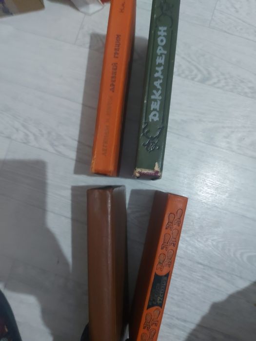 Художественные книги.