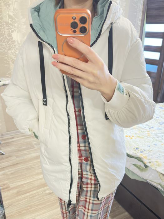 Продам белую куртку