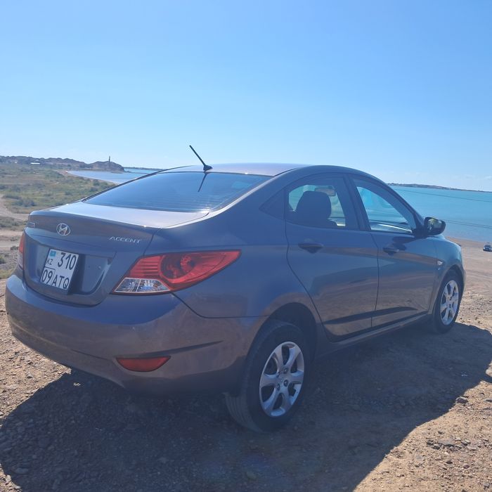 Хундай акцент  2013 год 1,6