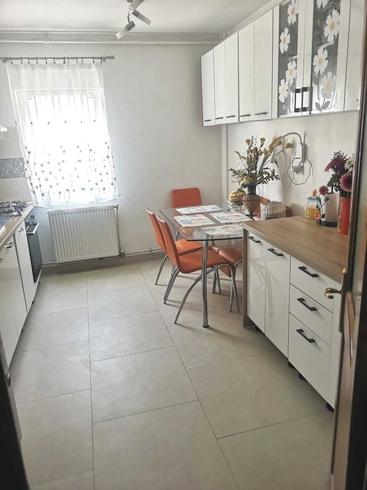 Vand apt 4 camere in Onesti