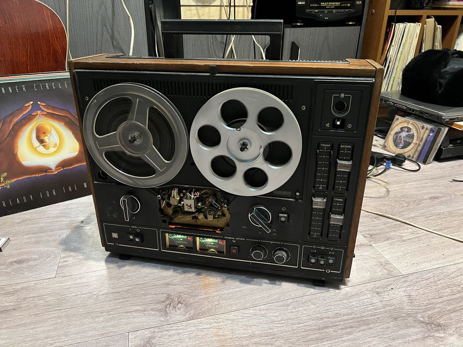 Катушечный магнитофон Сатурн