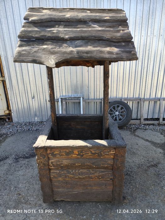 Колодец из дерева декоративный