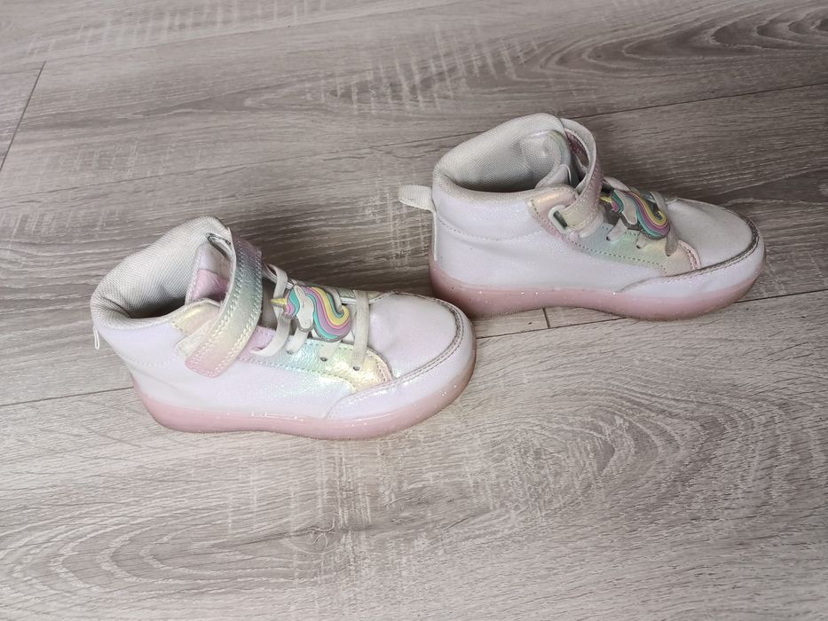 Vând adidași cu unicorni