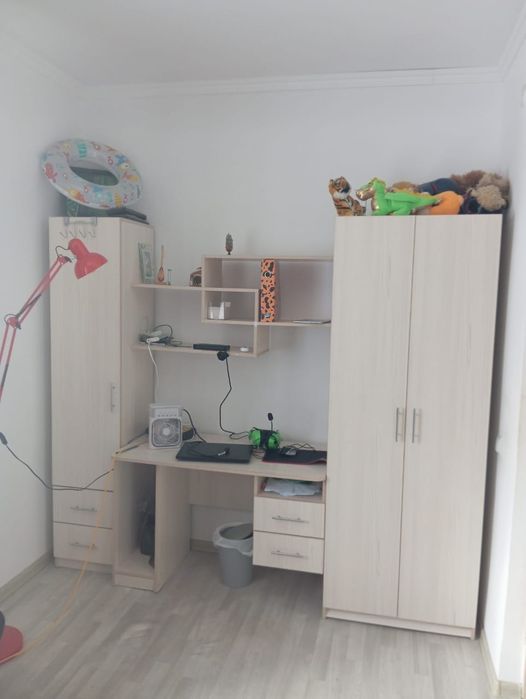 Кровать и шкаф в детскую