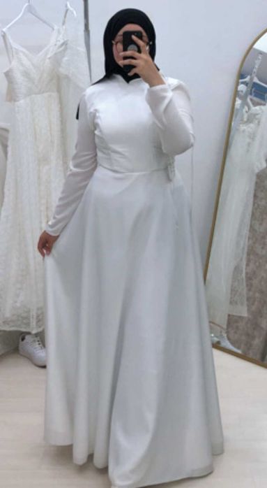 Бяла официална рокля