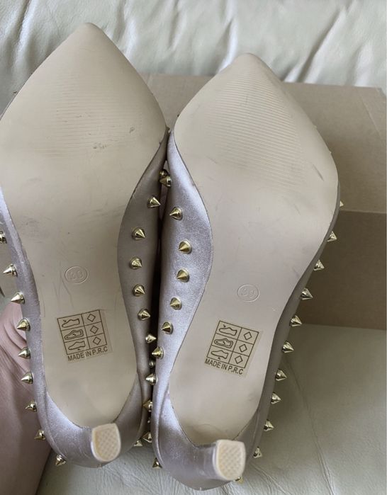 Елегантни дамски обувки на ток