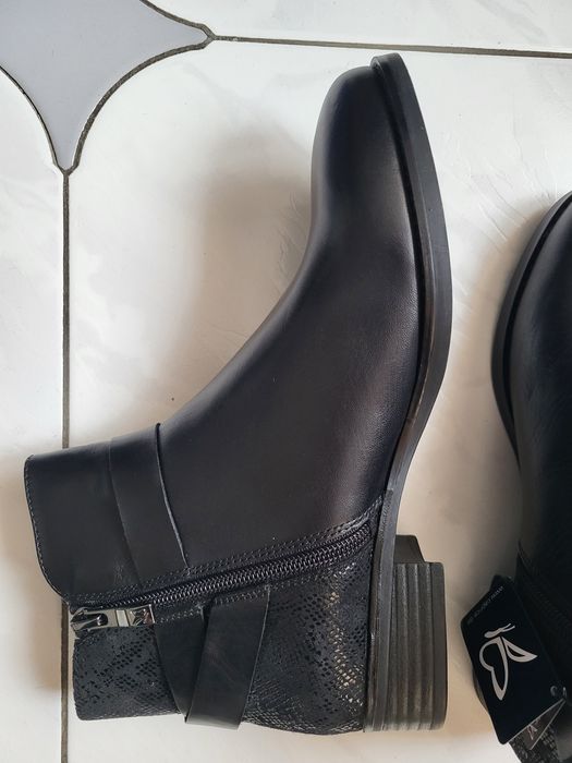 Боти Caprice нови!