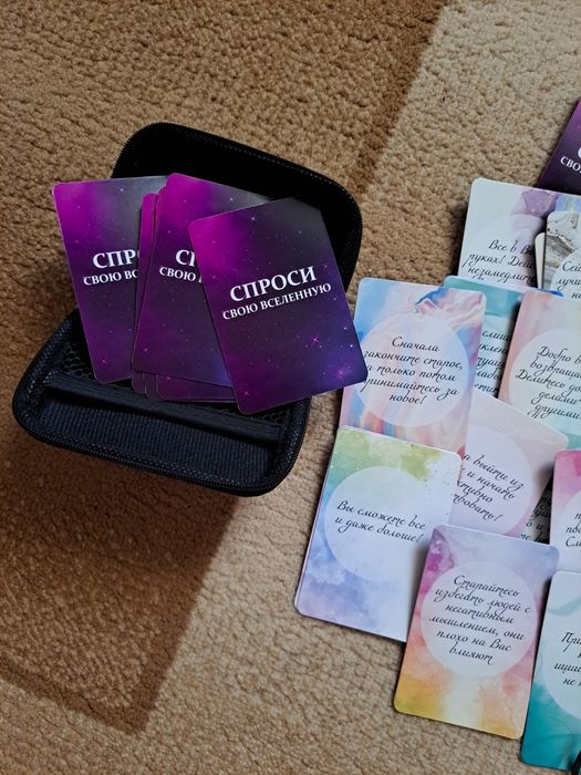 Продаётся колода предсказаний.