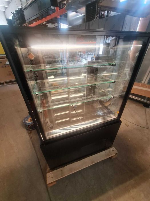 Сладкарска хладилна витрина CARINA