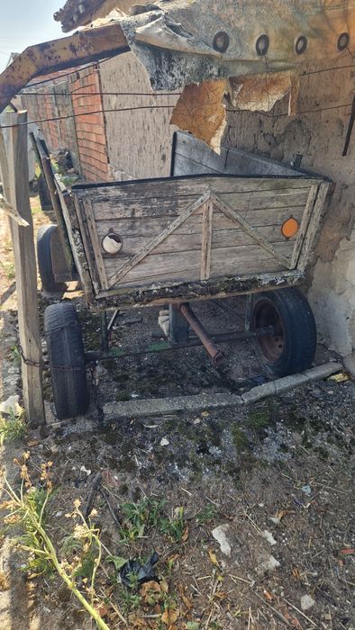 Каруца с гумени колела