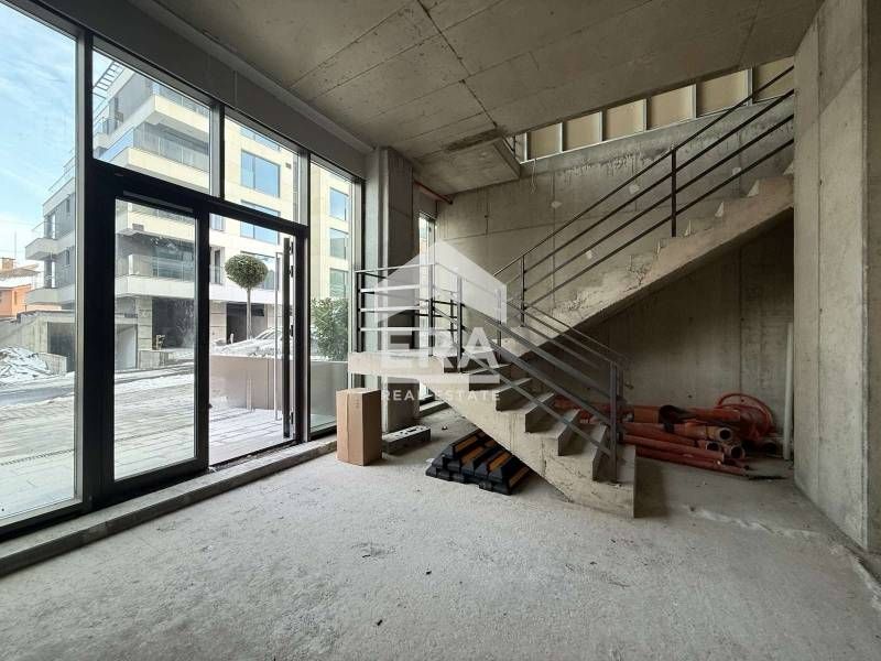 Представителен имот под наем с лице към бул. "Черни връх" в кв. Кръсто