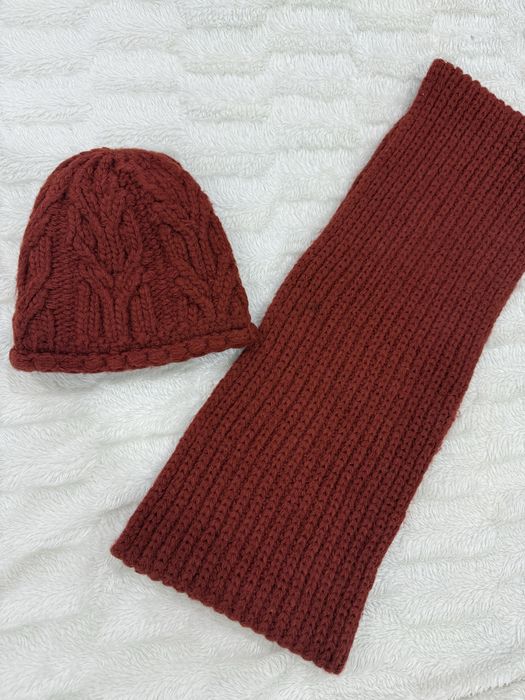 Шапка с шарфом вместе