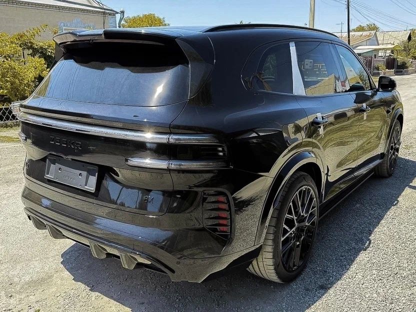 ZEEKR 8x Shadow 1400 ot kuch