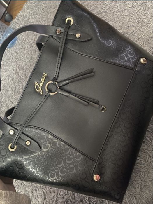 Geanta guess pentru ea