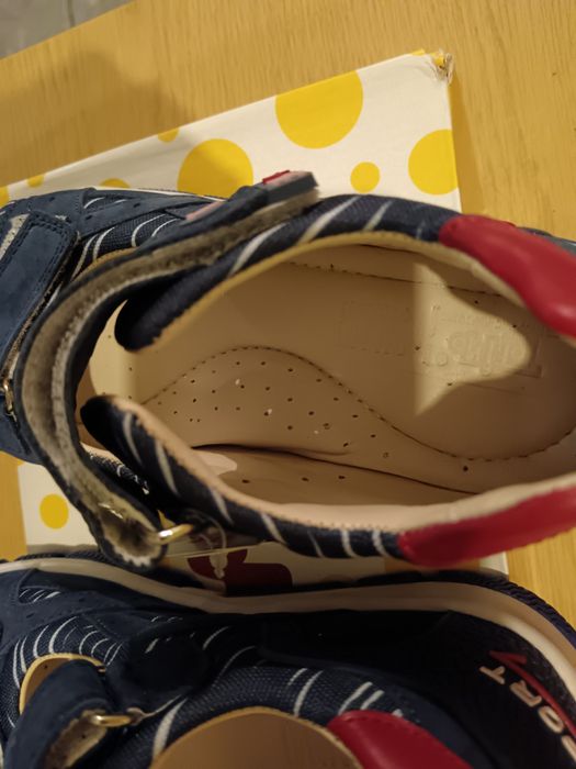 Продаю новые детские сандали.