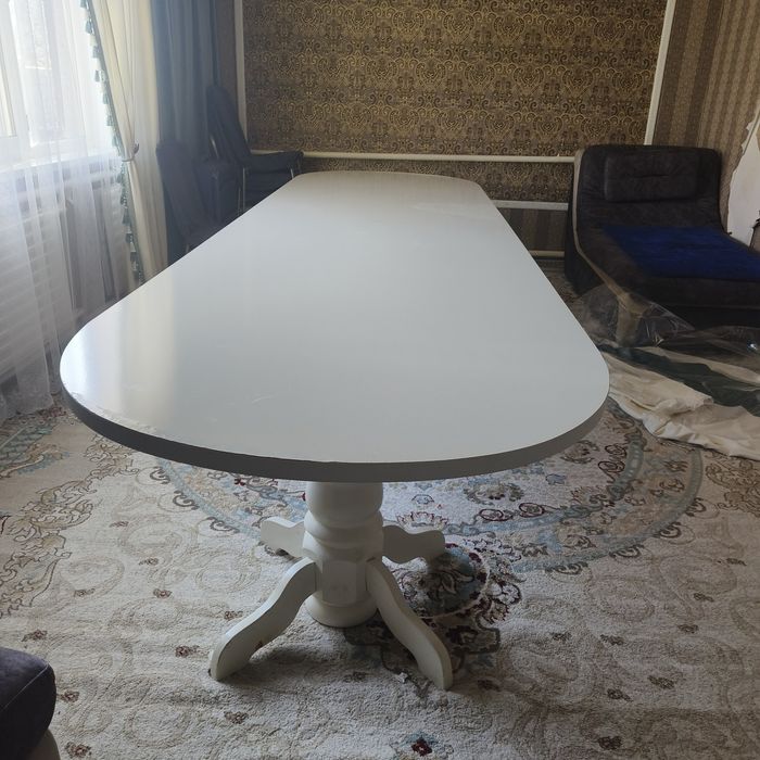 Стол гостинной...