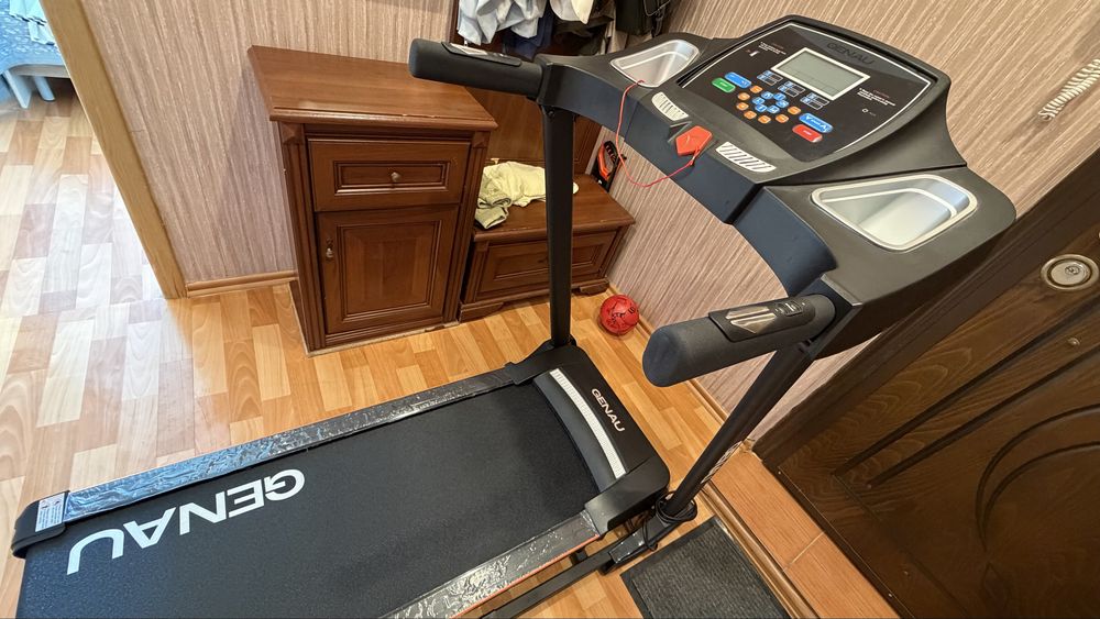 Продам беговую дорожку от Genau
