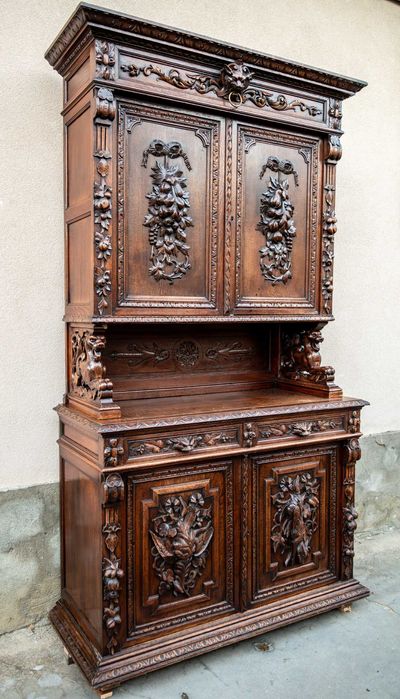 Mobilier sec. XIX cu scene de vânătoare