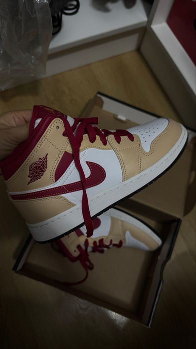 Продам air jordan 1 mid