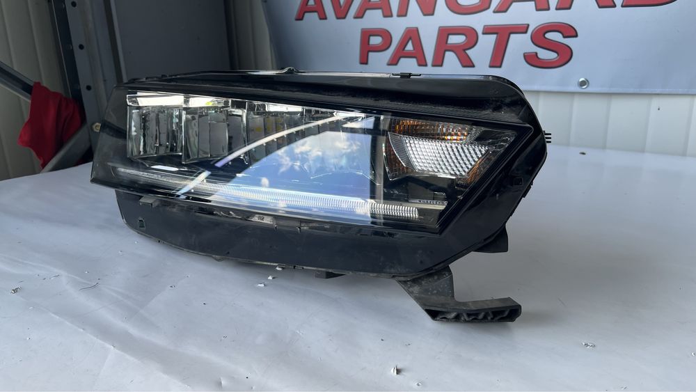 5 броя десен фар Skoda Octavia 4 2020-.Full Led