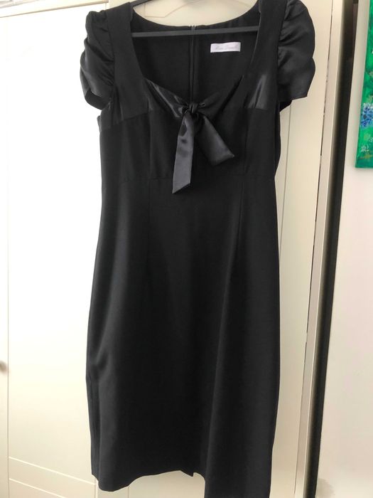 Къса черна рокля с панделка