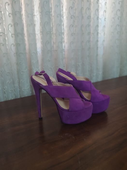 Туфли лобутены высокий каблук