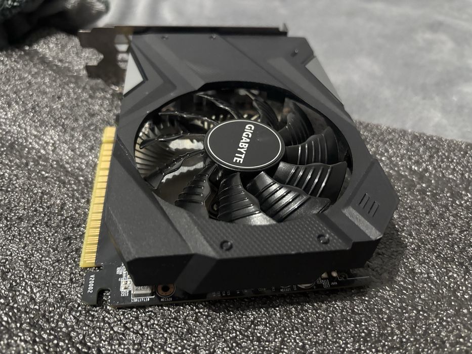 placa video nividia 1650 4 gb