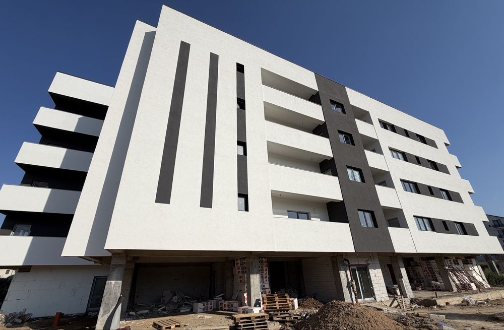 Apartament 2 camere 64mp +25mp curte  bloc nou zona Damila