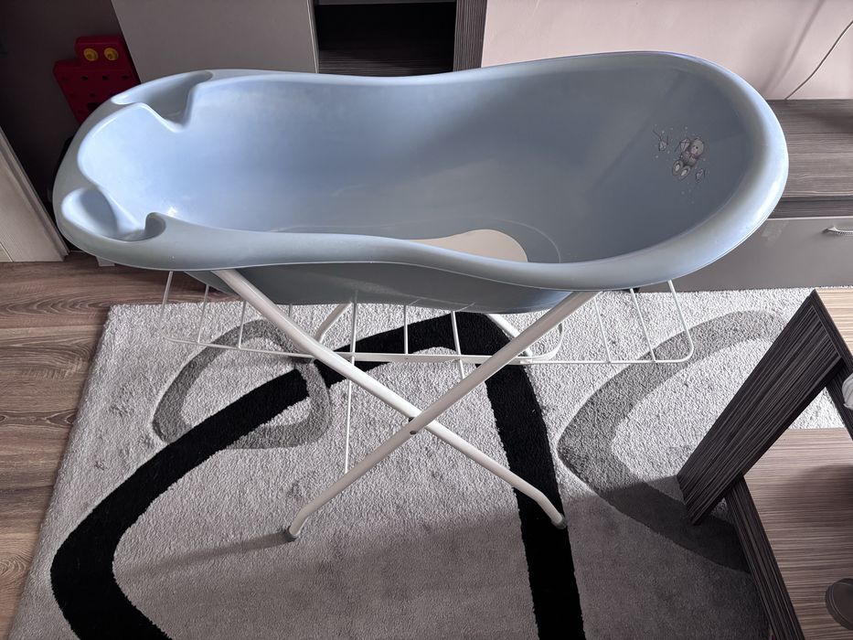 Стойка за бебешка вана