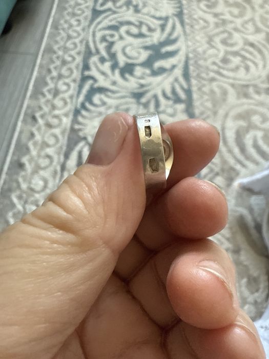 Продается серебренное кольцо