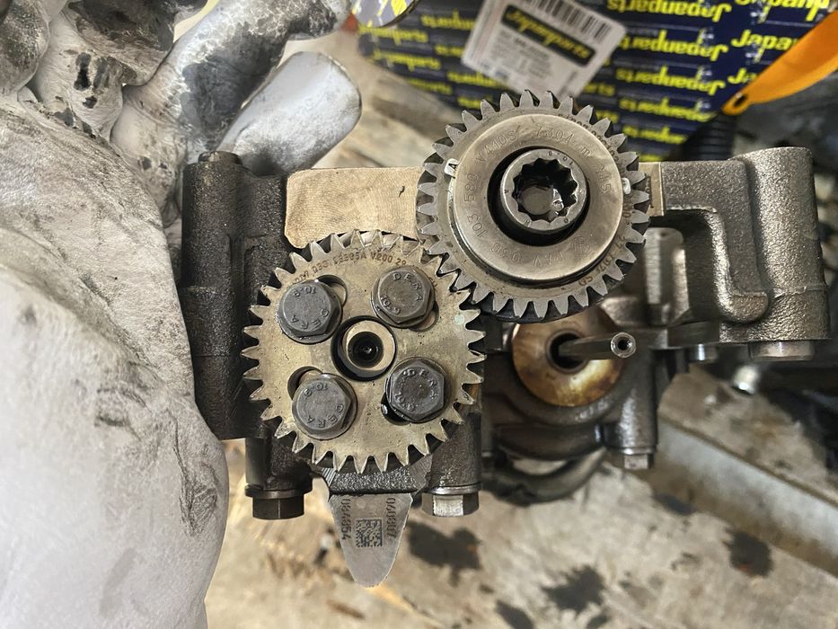 Маслена помпа от Audi a4 b7