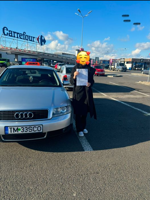 Instructor auto femeie