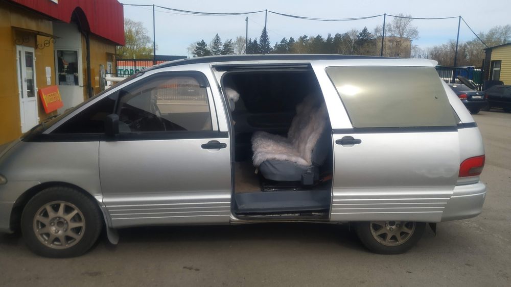 Toyota Estima Emina