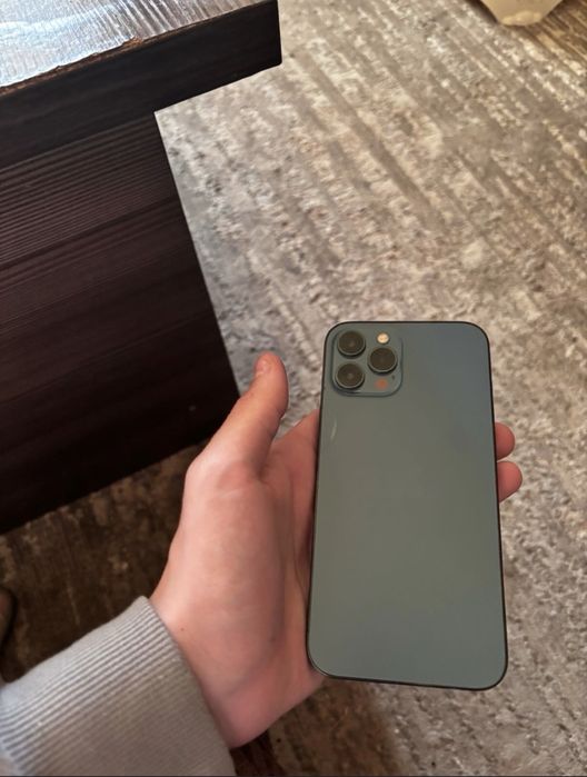 Продам айфон 12 про макс