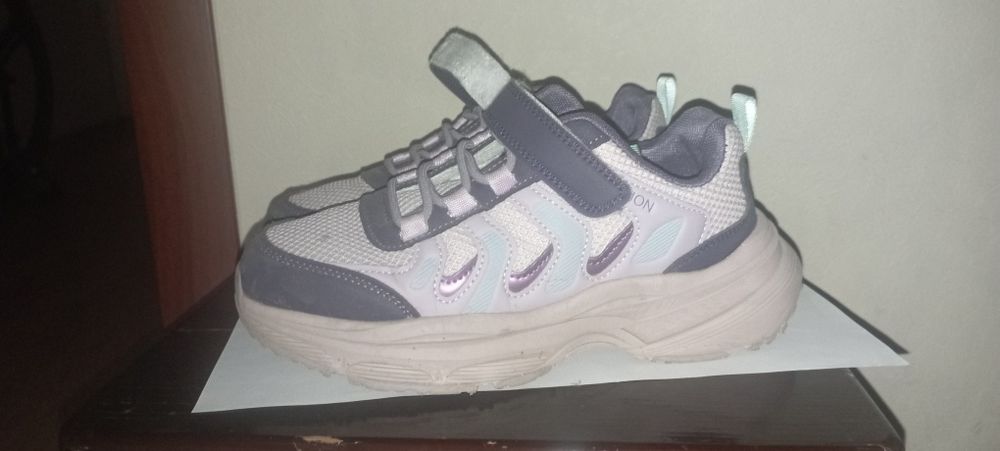 Кроссовки на девочку 35 размер