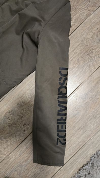 Продавам Яке Dsquared2