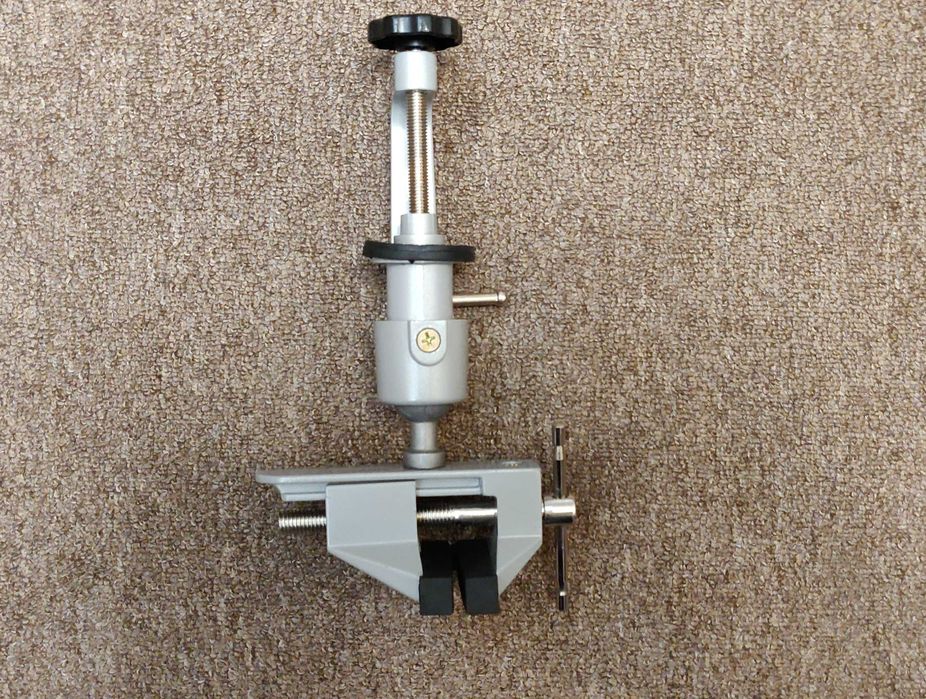 Тиски настольные на шарнире TNI U TU 002