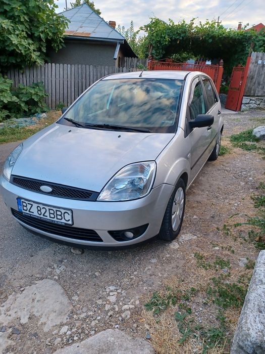 Vând s.au schimb . Ford Fiesta. 1.6 Tdci.  Mai multe detalii. 0762391657