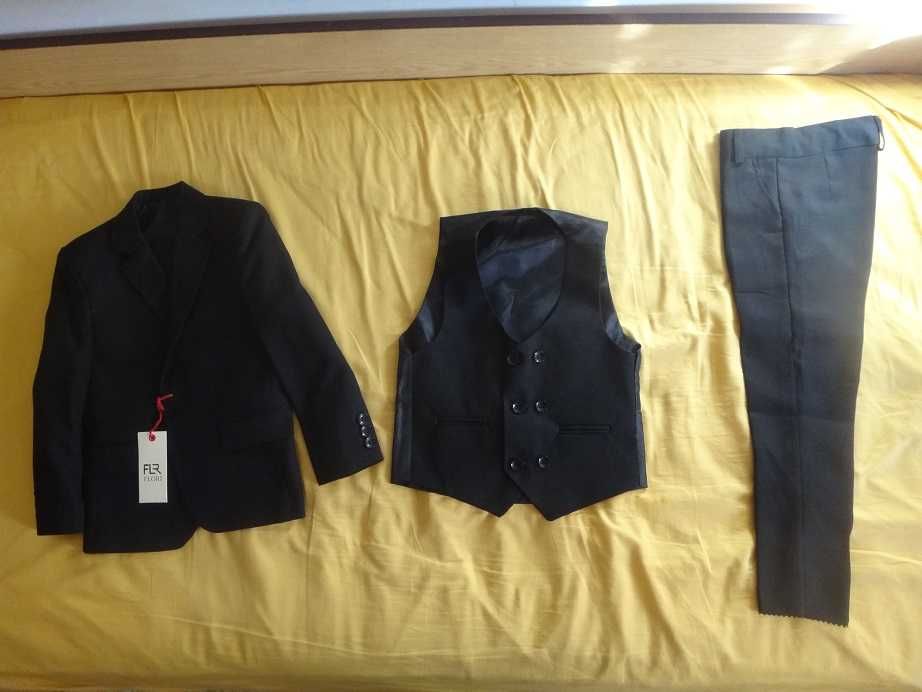 Нов Детски официален черен костюм от 3 части, размер 104-110см,за 4-5г