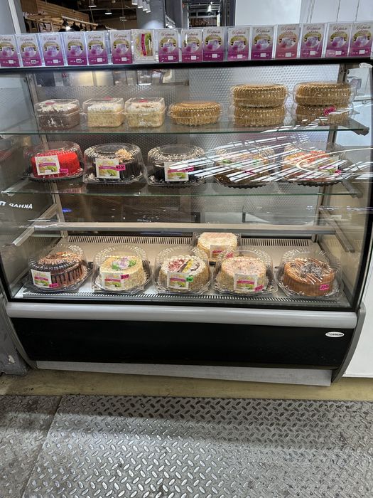 Продается холодильная витрина carboma