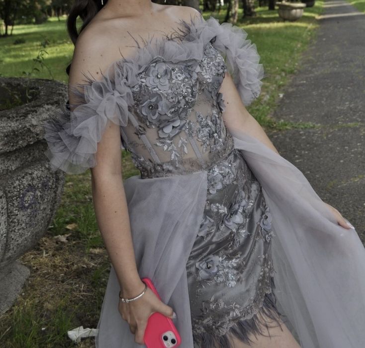 Официална рокля.