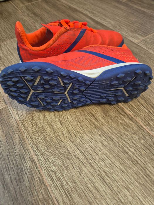 Детски обувки за футбол за зала.