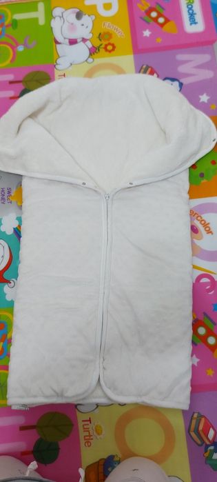 Paturica bebe cu fermoar și capse