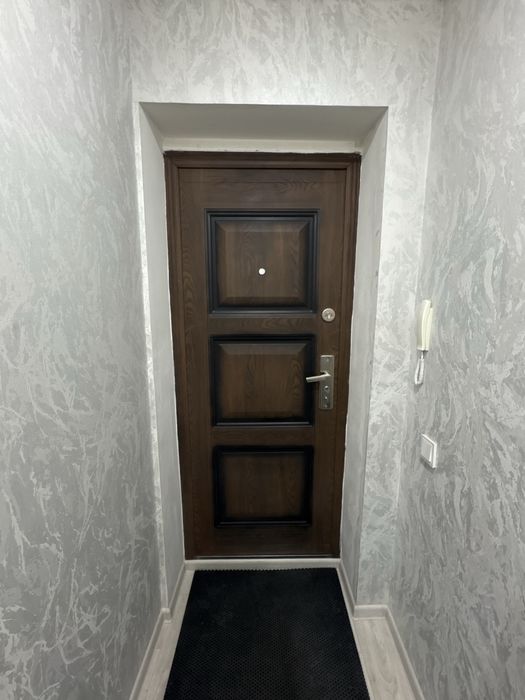 Продам входную дверь